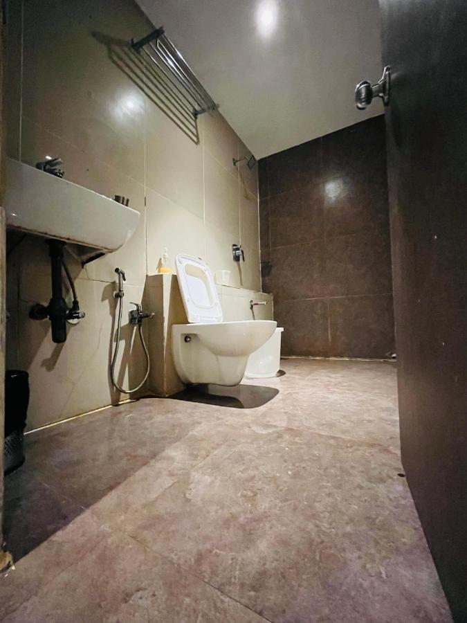 Hotel Nova Vesu Surat Zewnętrze zdjęcie