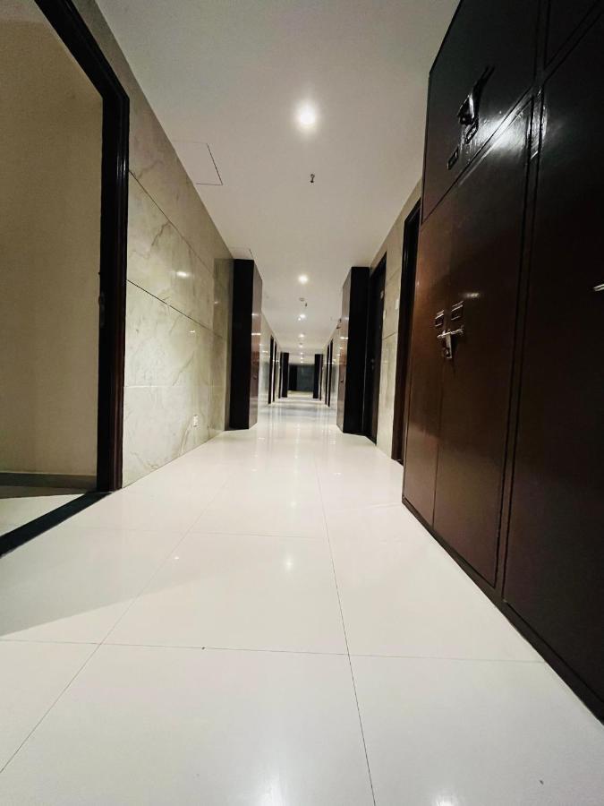 Hotel Nova Vesu Surat Zewnętrze zdjęcie